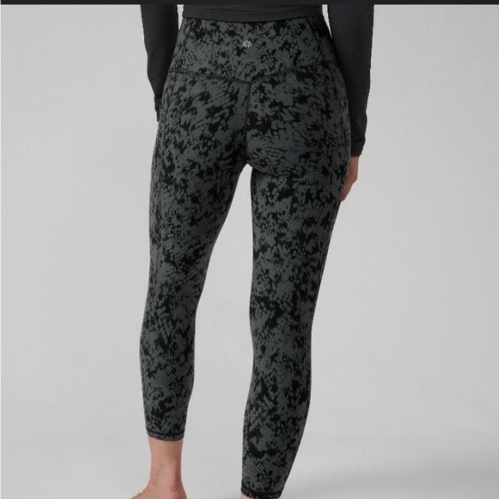 Athleta Salutation Stash II, 7/8 length Black and Gray Patterned Leggings